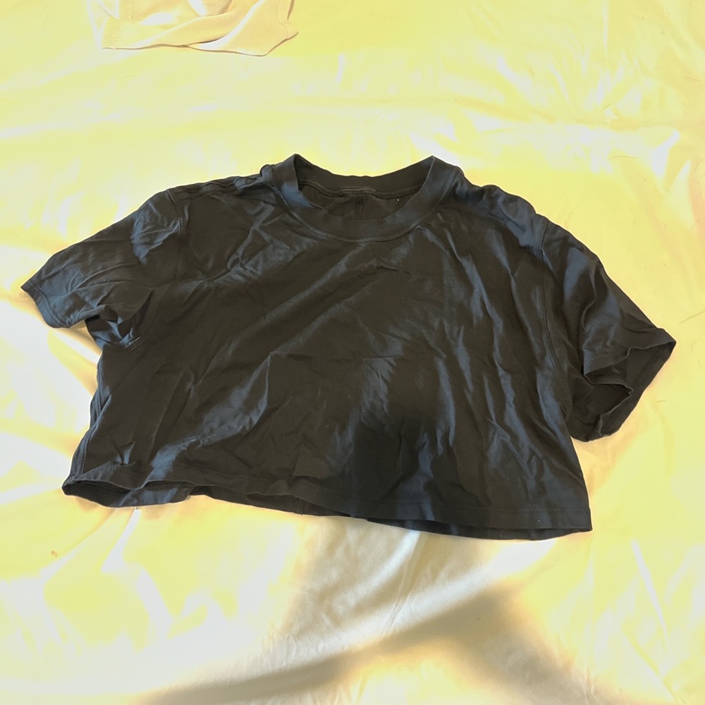 Lululemon cropped top